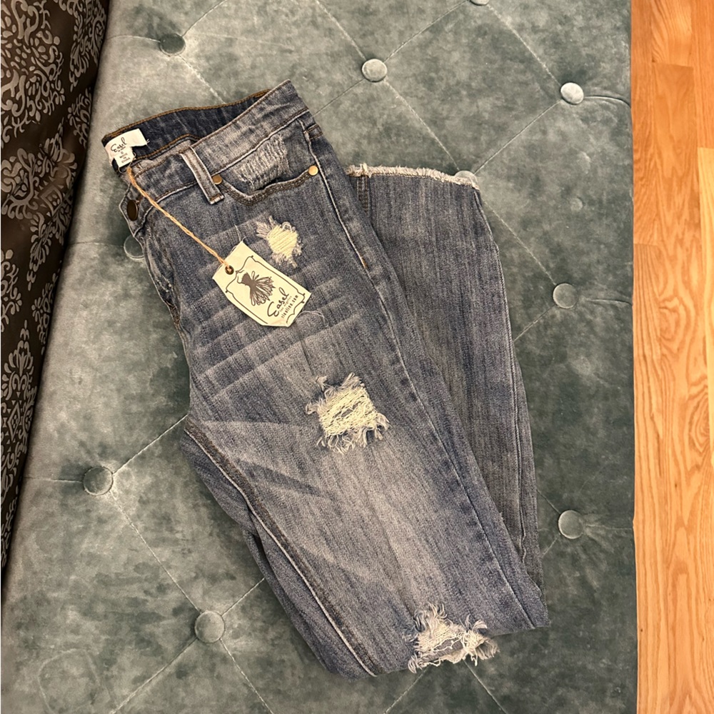 Jeans NWT SZ S distressed easel jeans